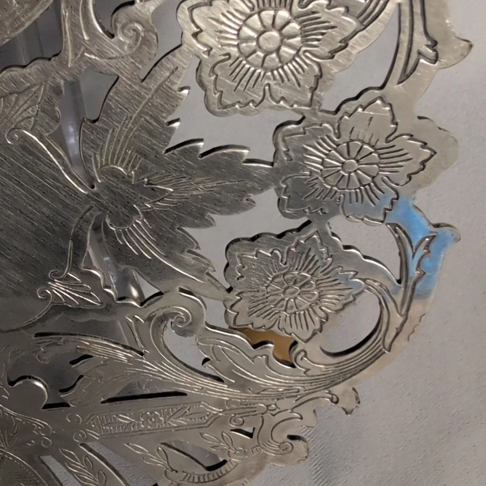 Wallace 7321 Silverplate Engraved Floral Footed Trivet